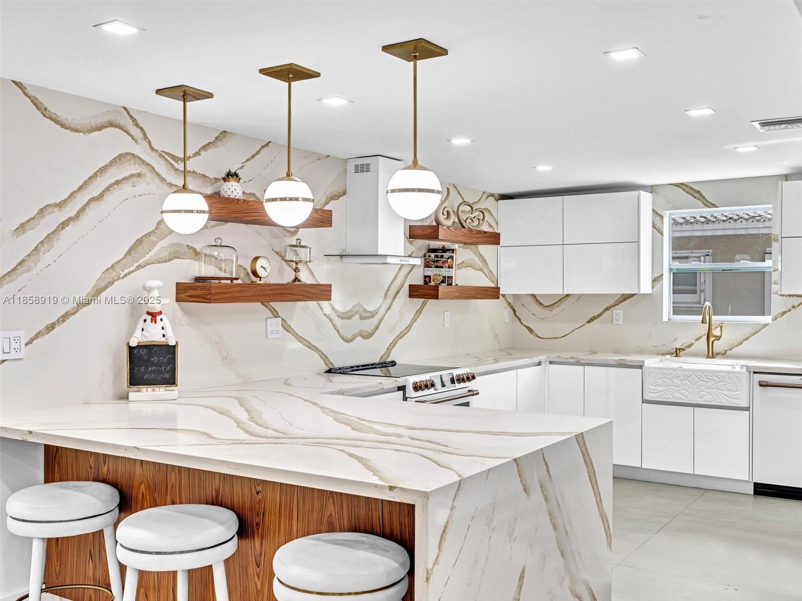 HOLLYWOOD GOLF ESTATES SE - Residential