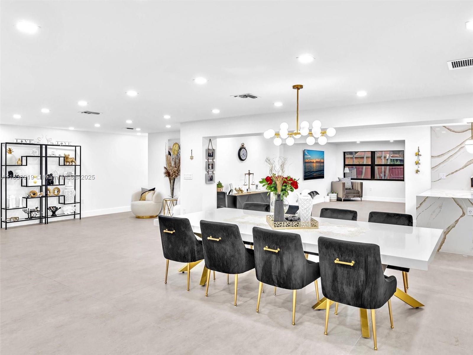 HOLLYWOOD GOLF ESTATES SE - Residential