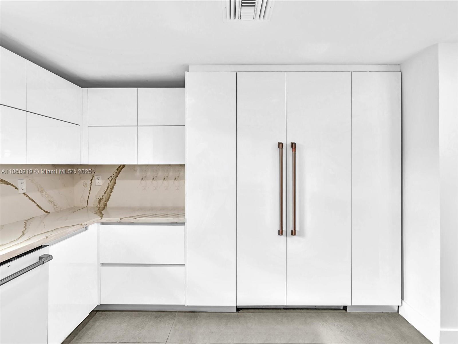 HOLLYWOOD GOLF ESTATES SE - Residential