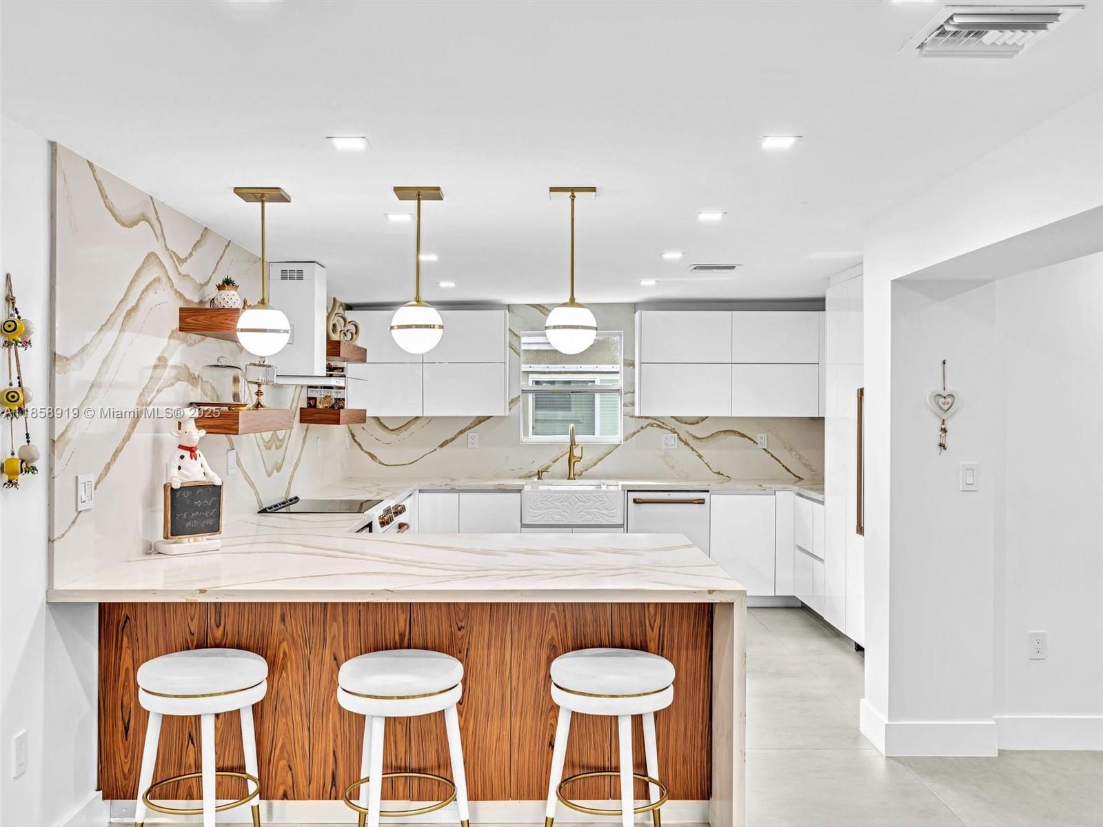 HOLLYWOOD GOLF ESTATES SE - Residential