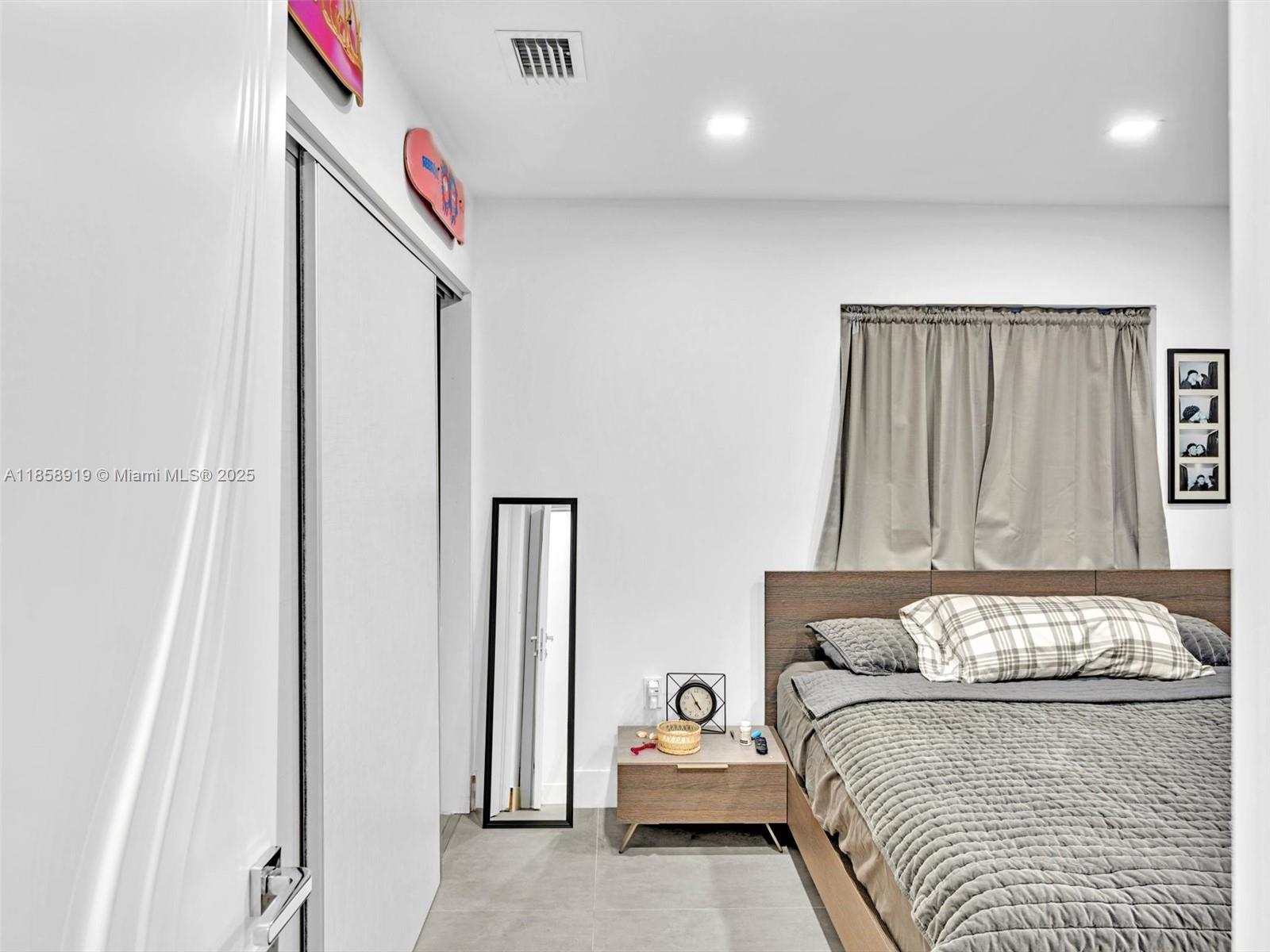 HOLLYWOOD GOLF ESTATES SE - Residential