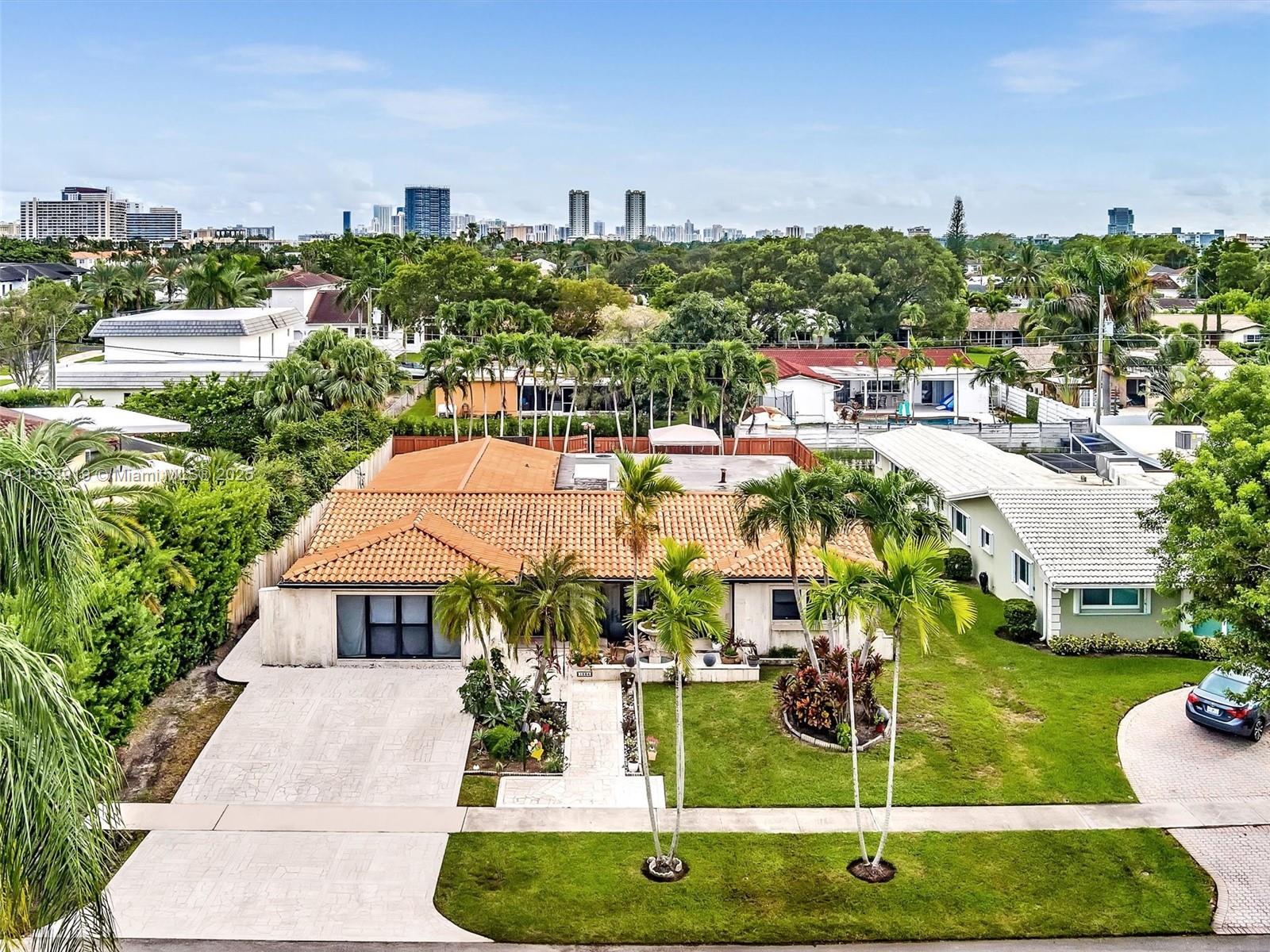 HOLLYWOOD GOLF ESTATES SE - Residential