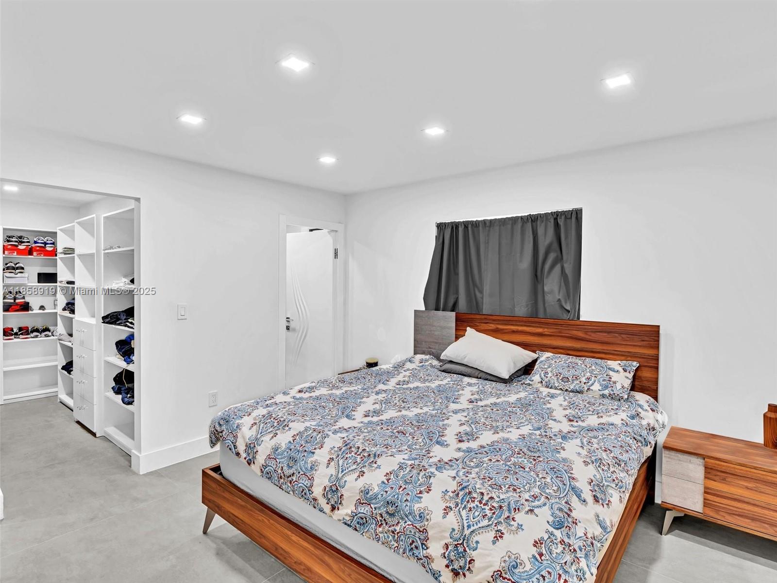 HOLLYWOOD GOLF ESTATES SE - Residential