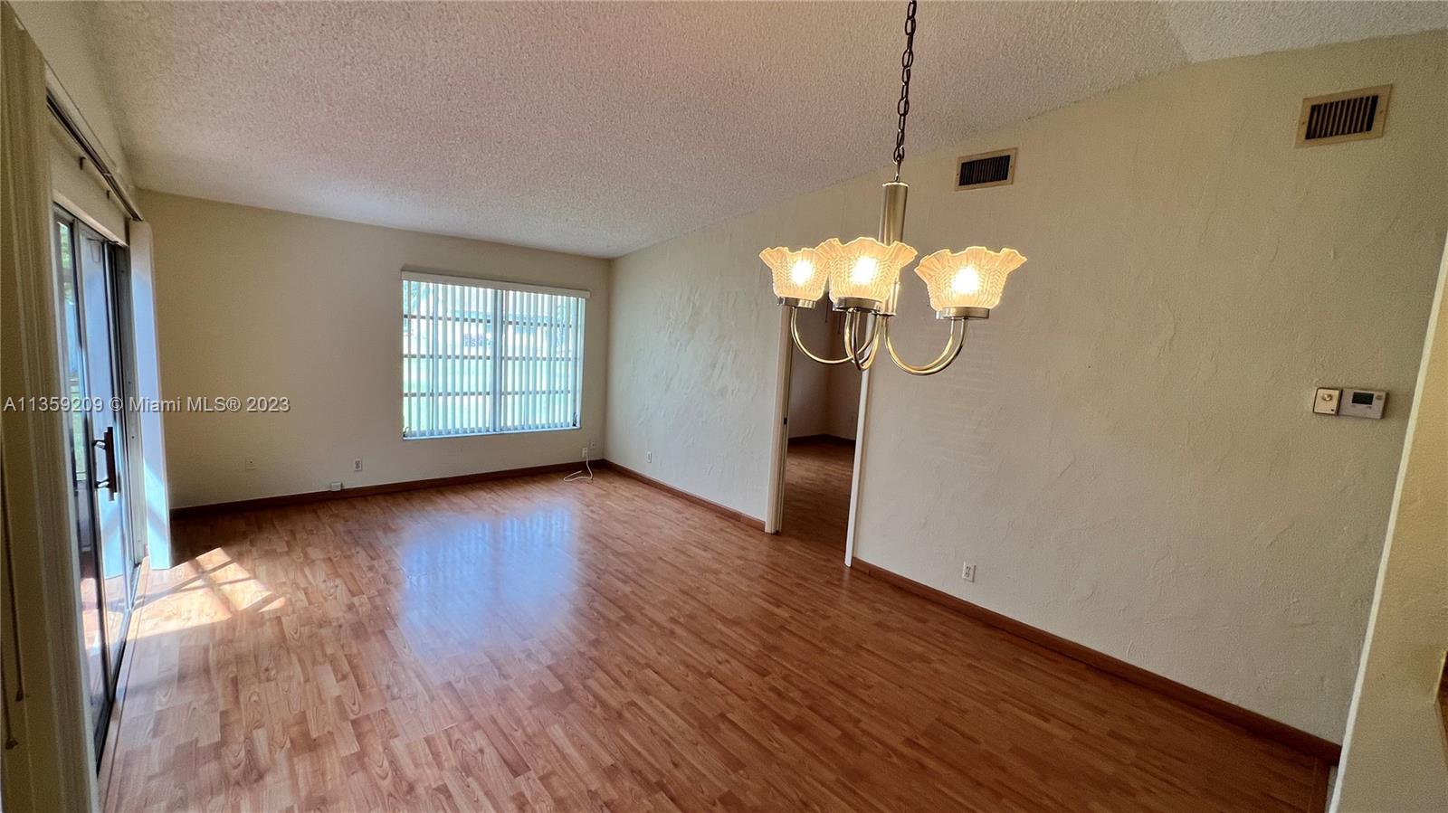 Photo 8 of 22 of 5526 S Lakewood Cir S C house