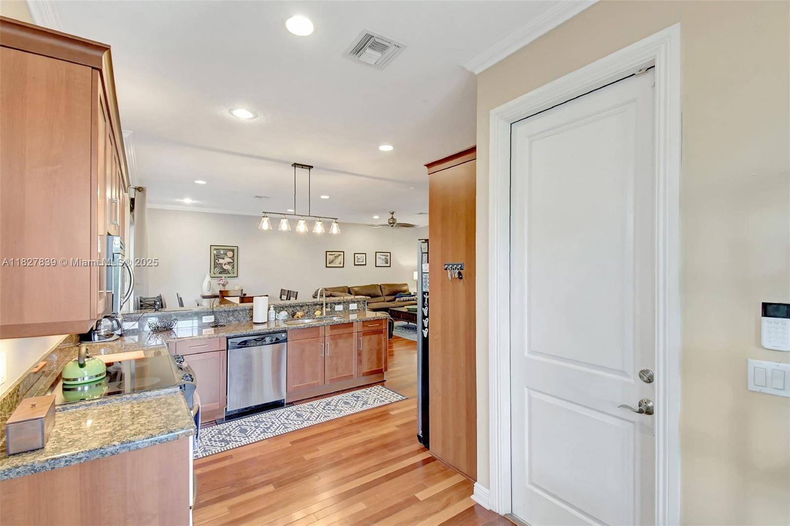 LAUDERDALE 2-19 D (0210 S - Residential