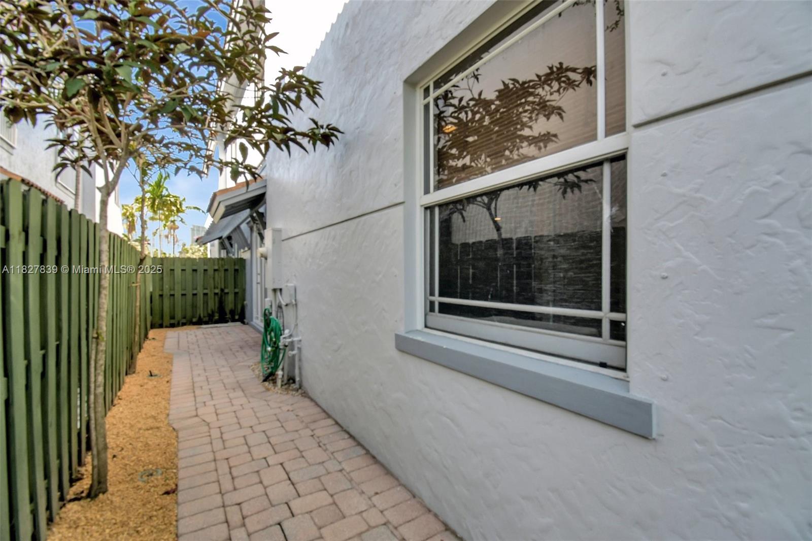 LAUDERDALE 2-19 D (0210 S - Residential