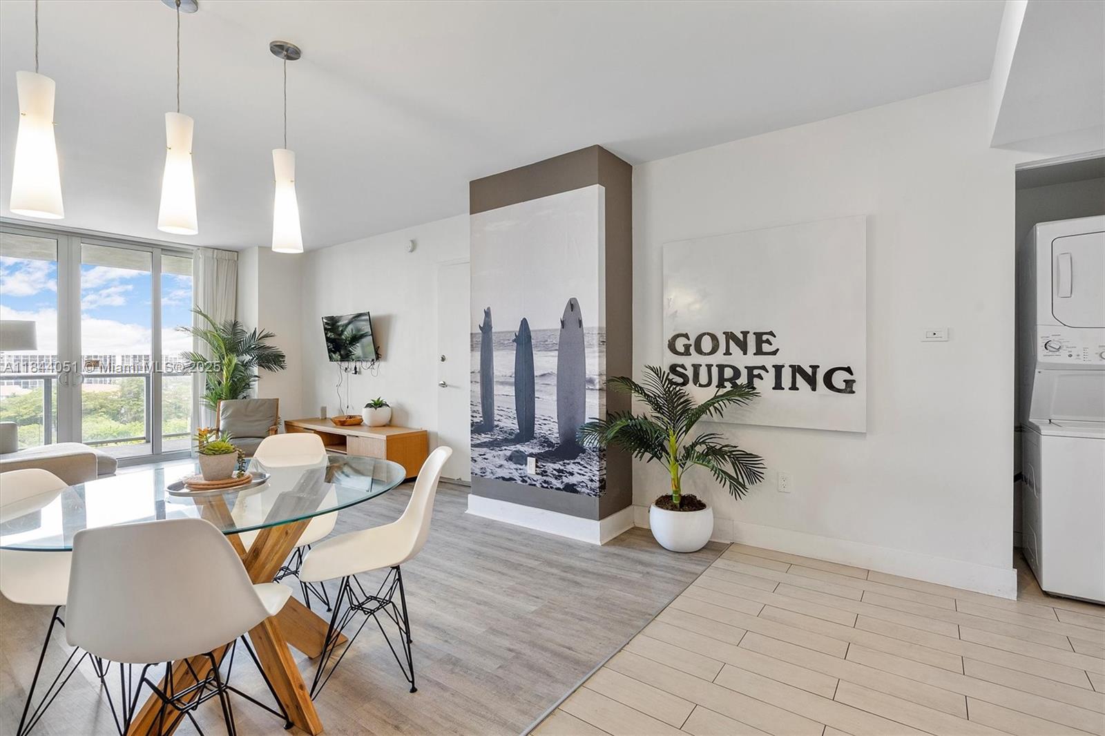 2602 E Hallandale Beach Blvd R906