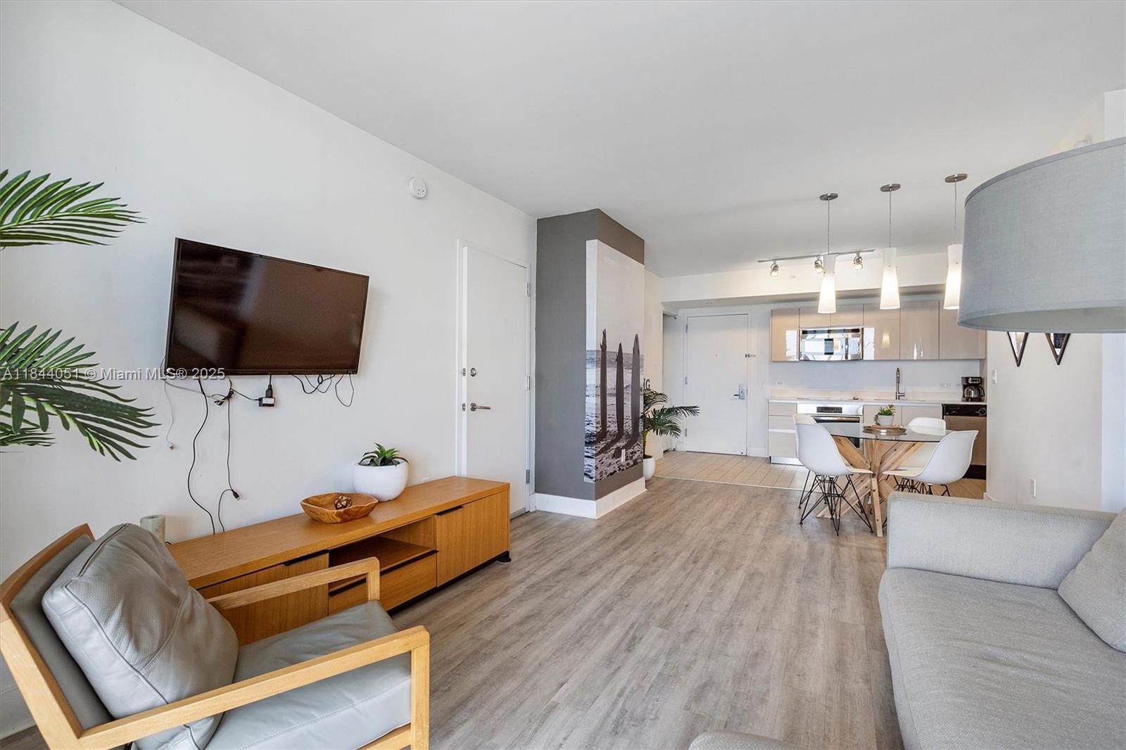2602 E Hallandale Beach Blvd R906