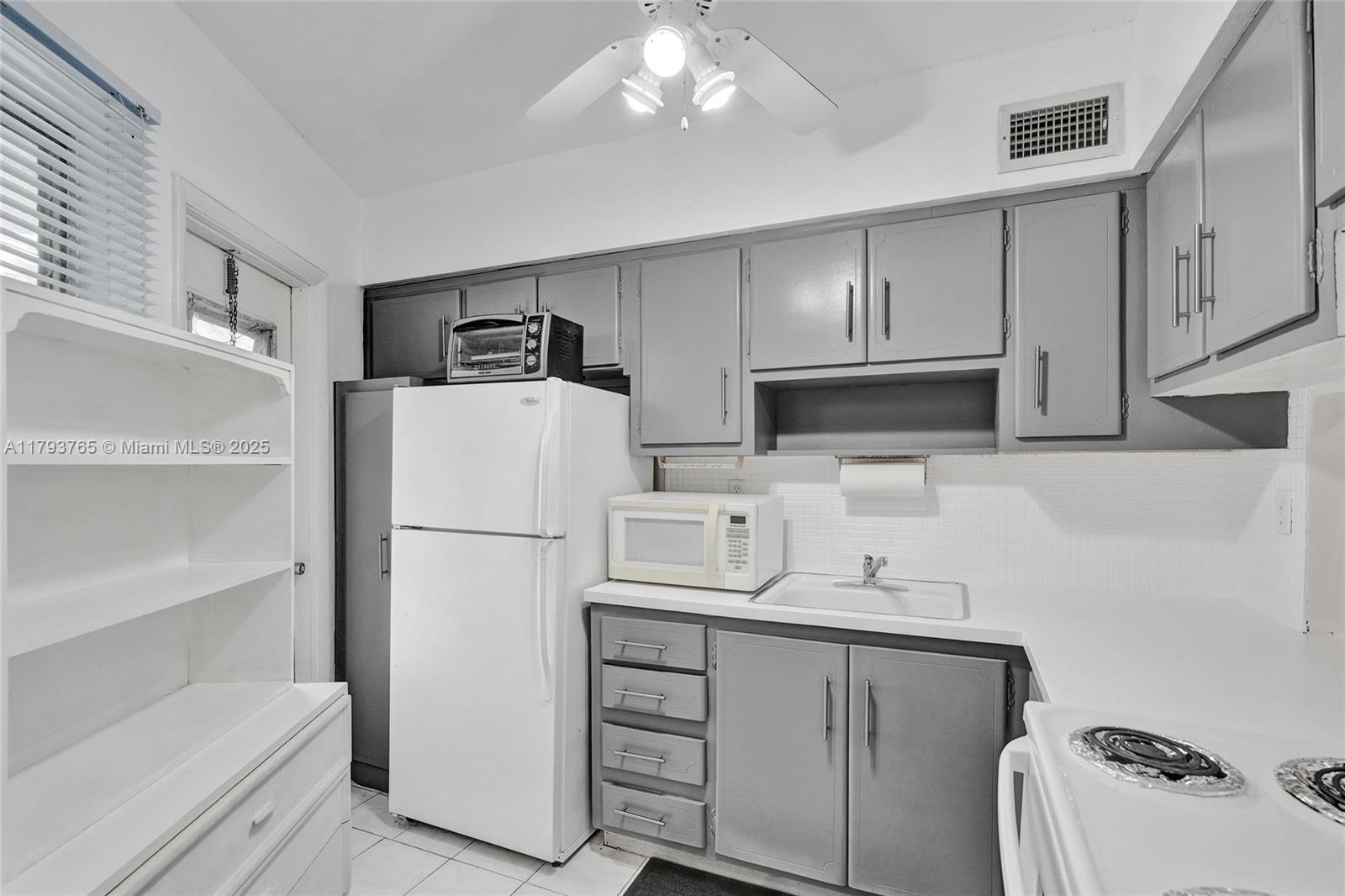 SKY LAKE GARDENS NO 4 CON - Residential