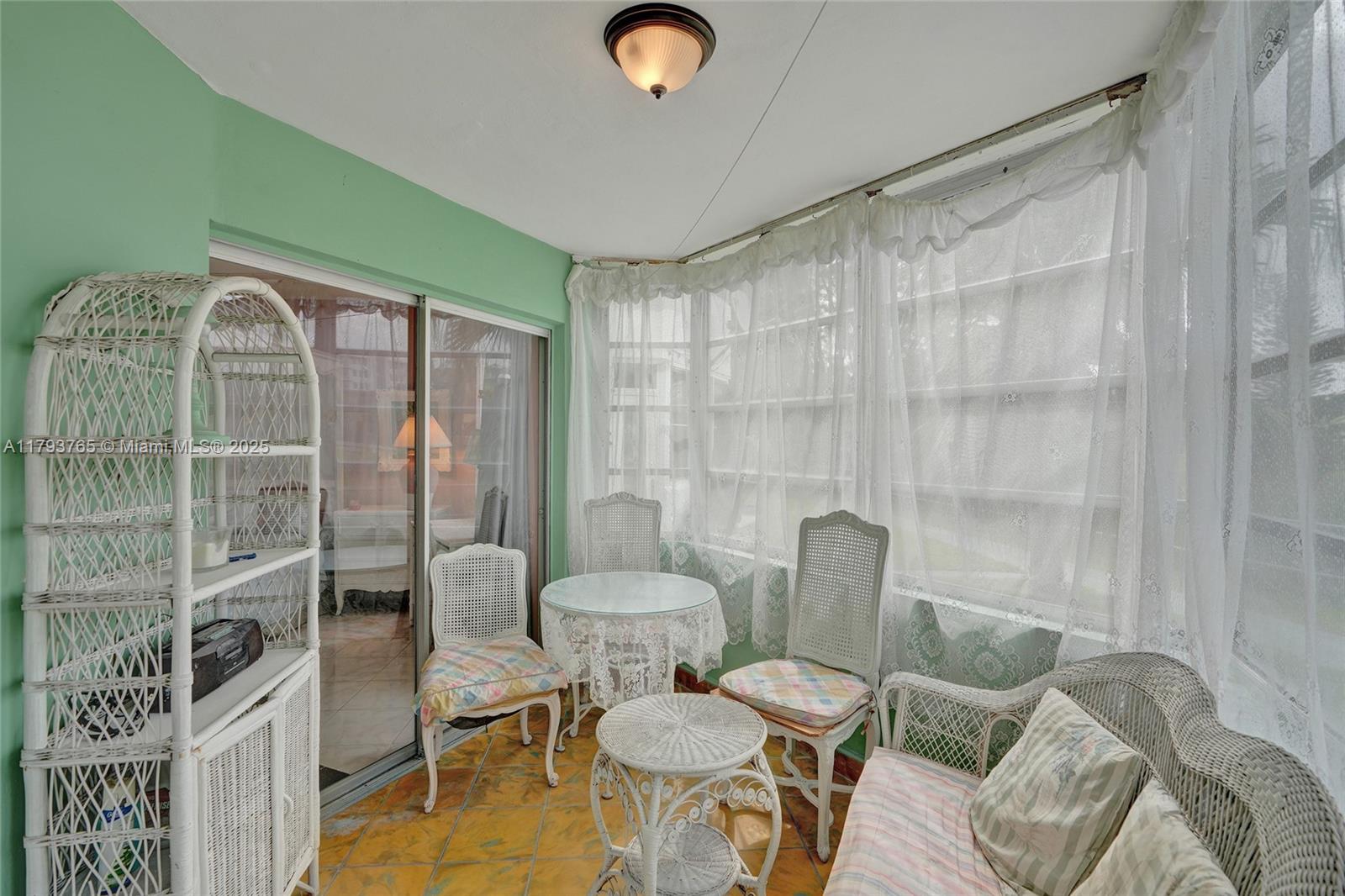 SKY LAKE GARDENS NO 4 CON - Residential