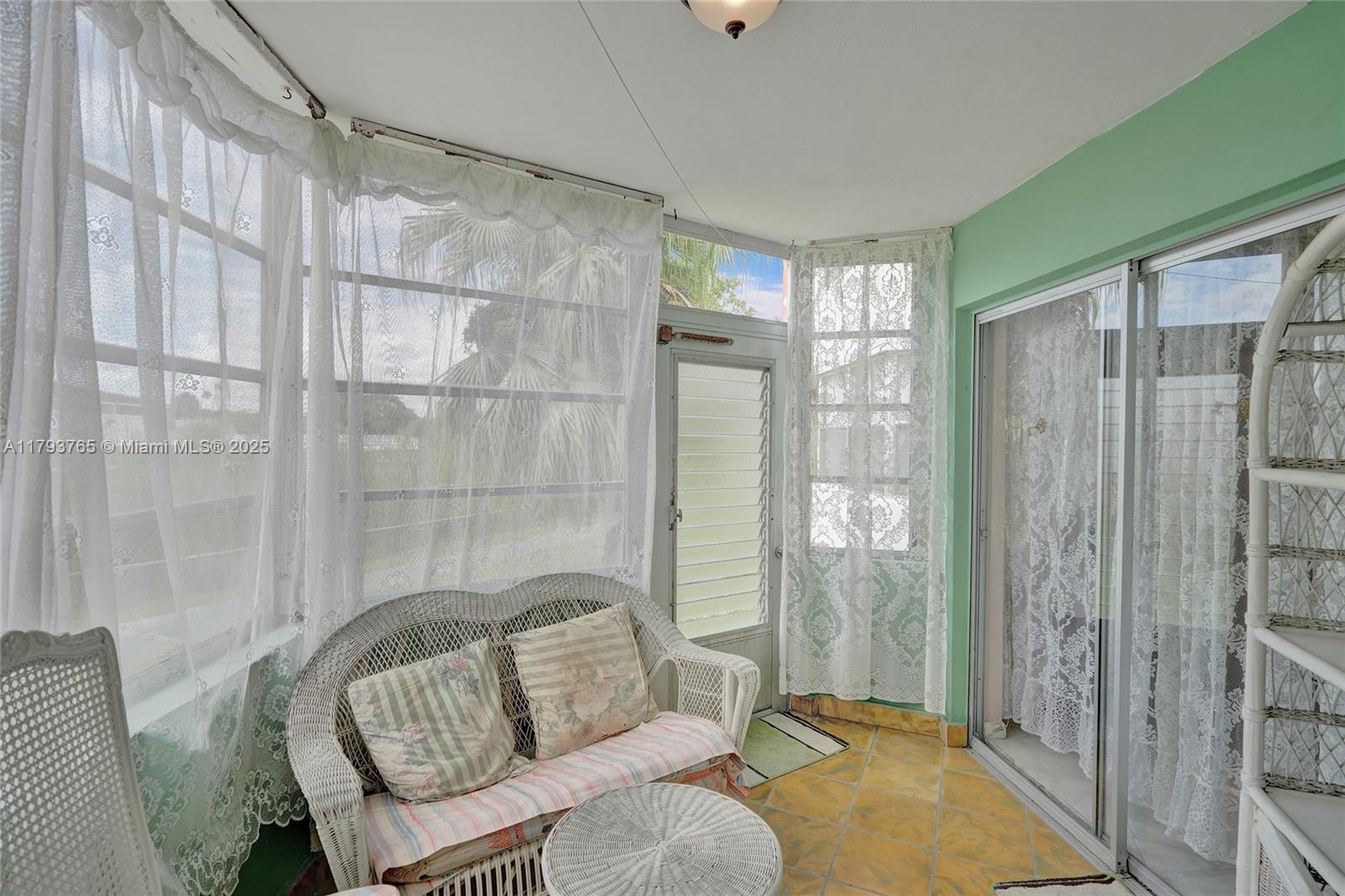 SKY LAKE GARDENS NO 4 CON - Residential