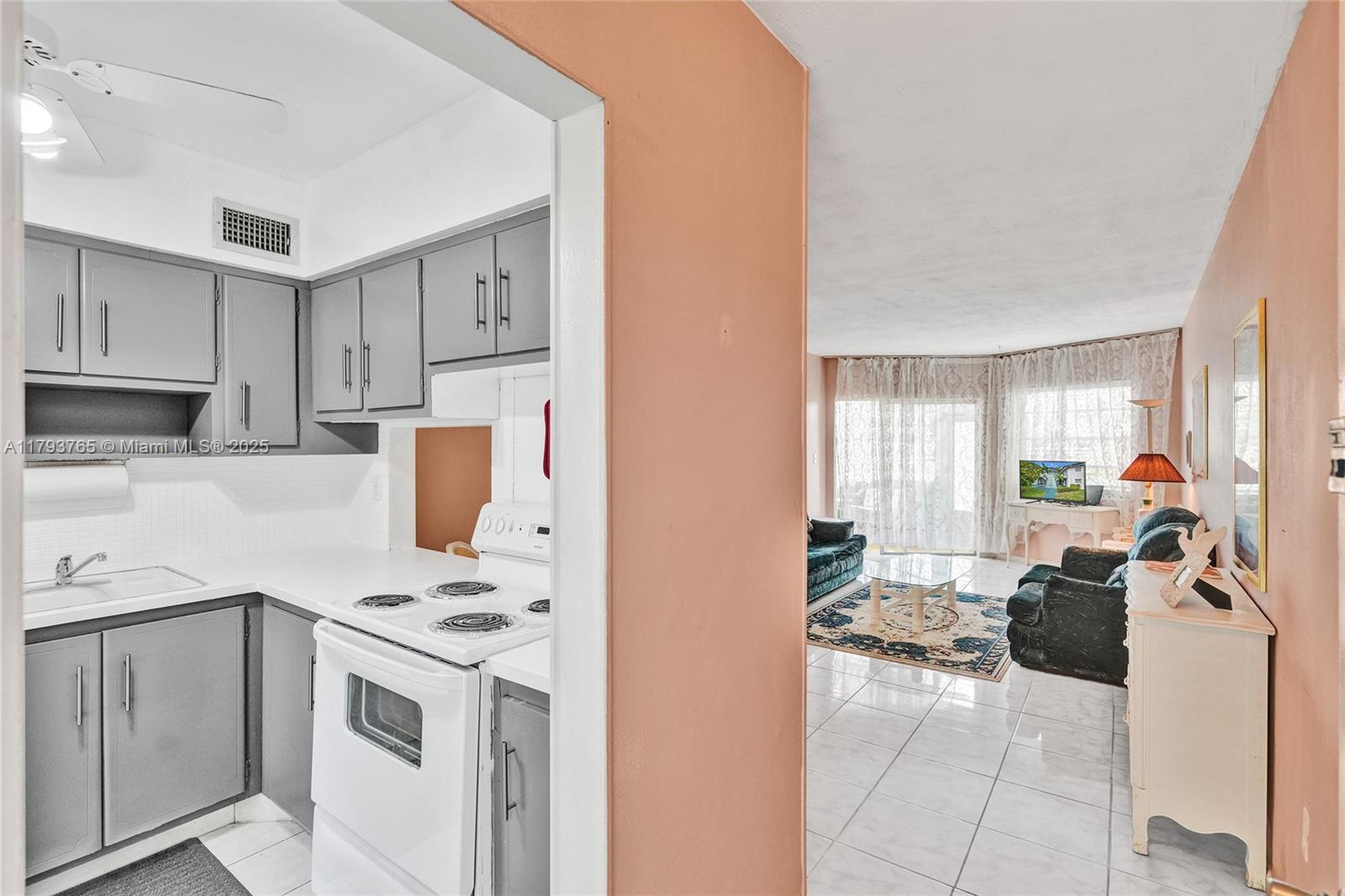 SKY LAKE GARDENS NO 4 CON - Residential