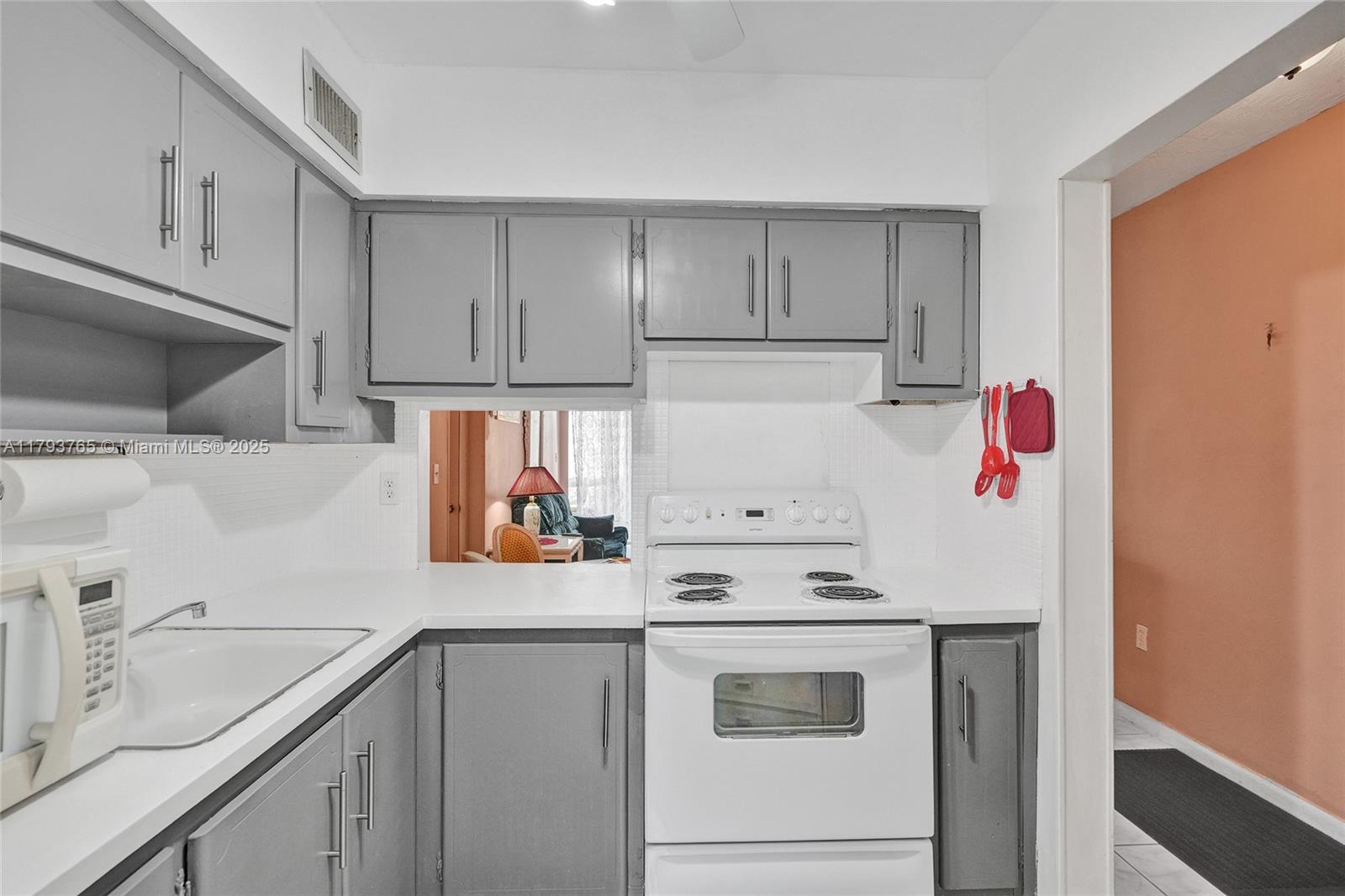 SKY LAKE GARDENS NO 4 CON - Residential