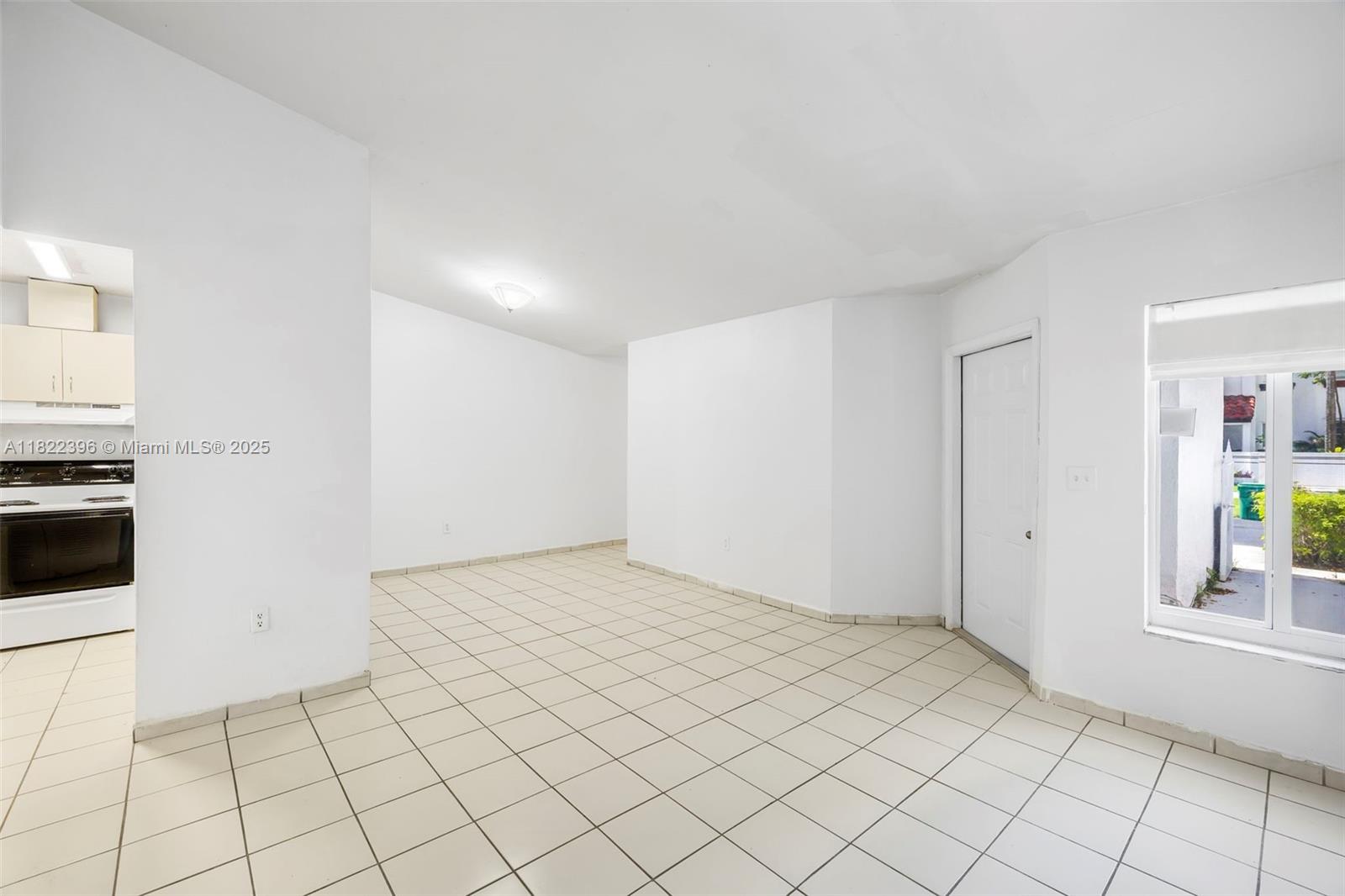 SAGA BAY TOWNHOMES - Residential