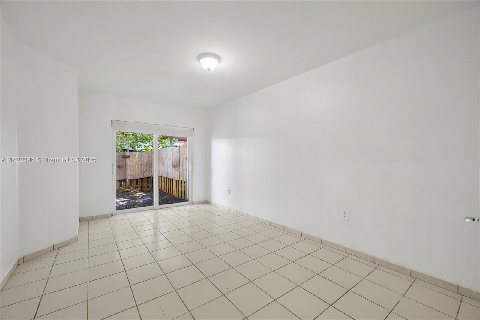 SAGA BAY TOWNHOMES - Residential