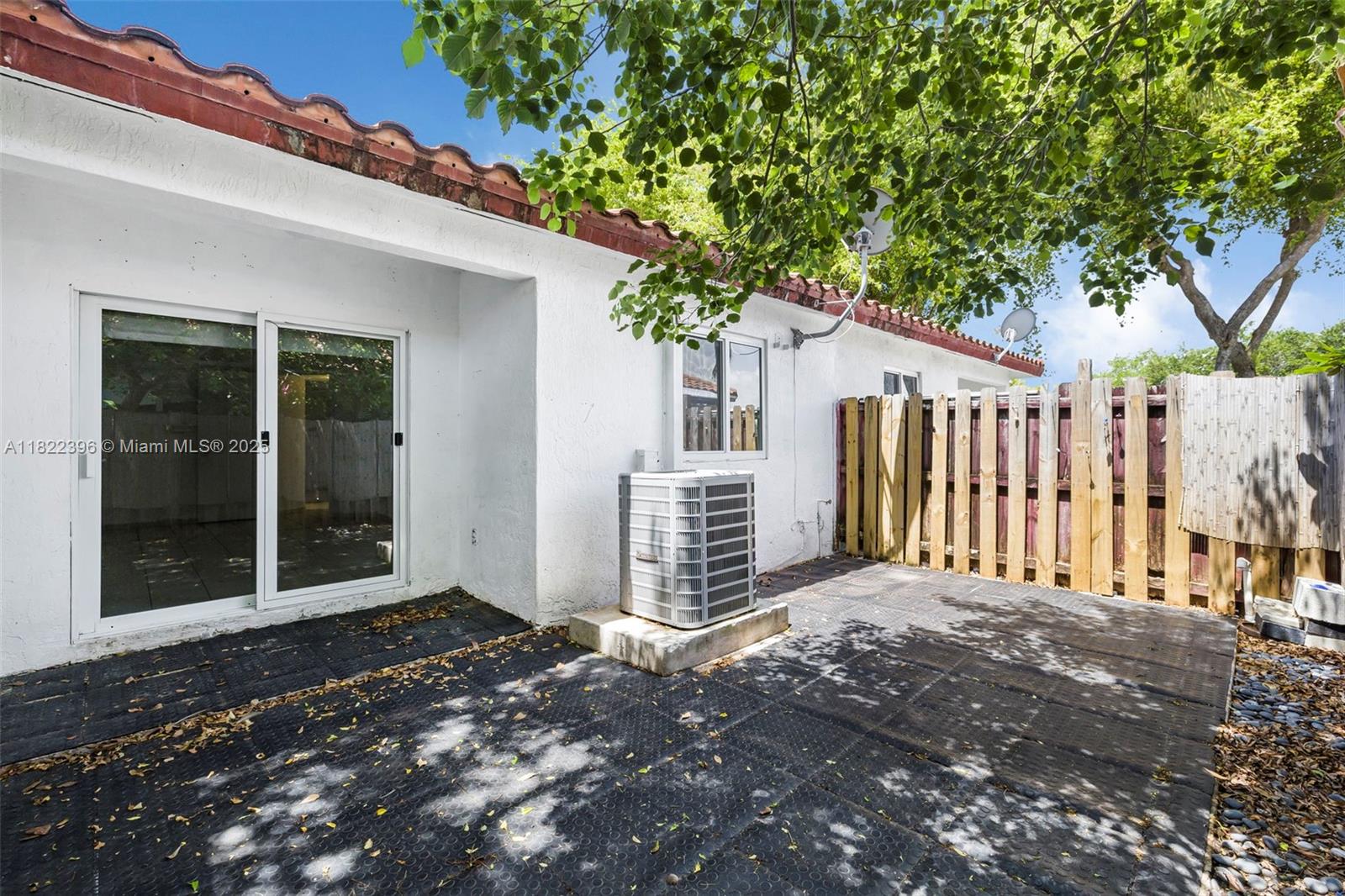 SAGA BAY TOWNHOMES - Residential