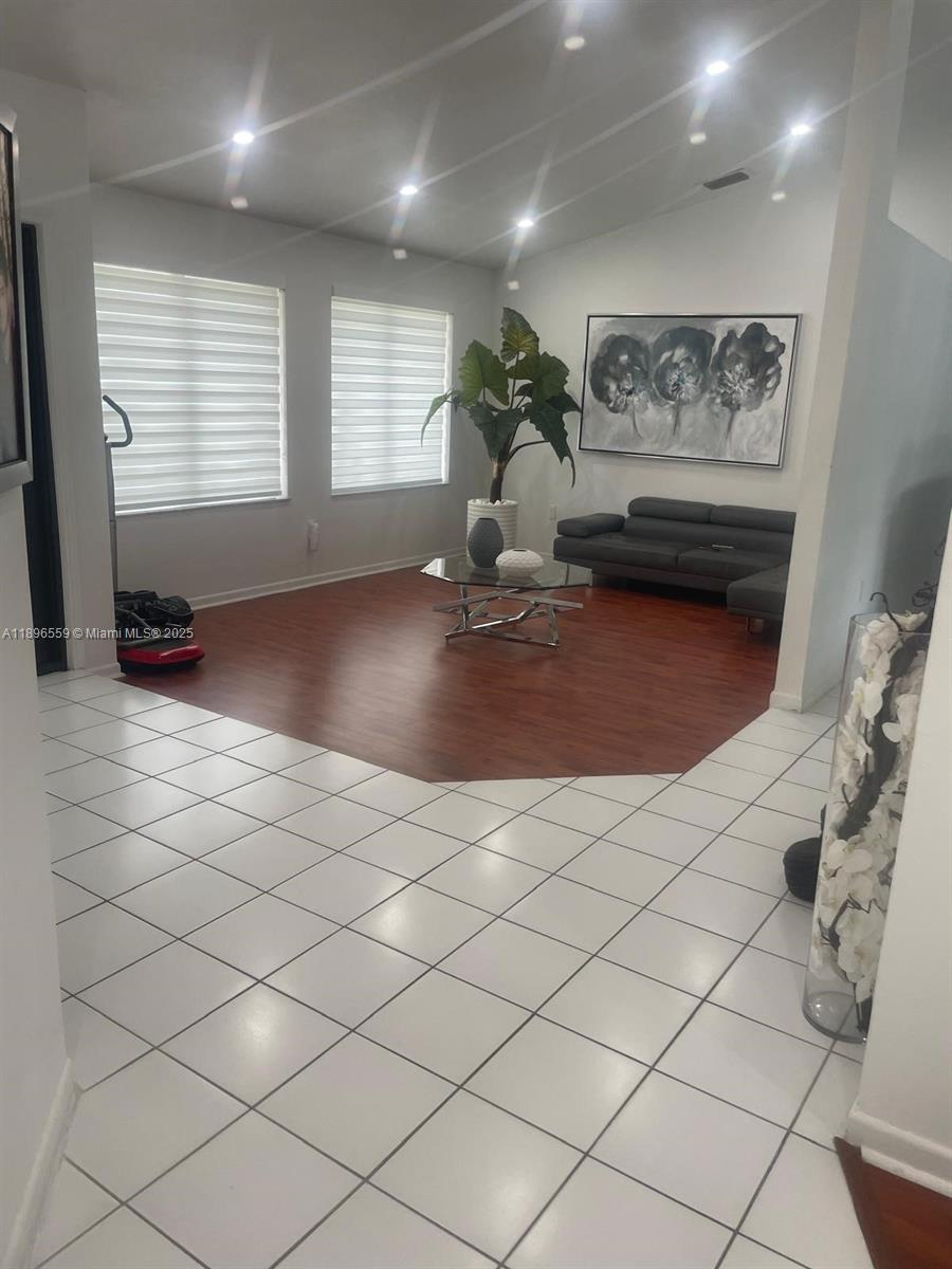 G B ESTATES - Residential