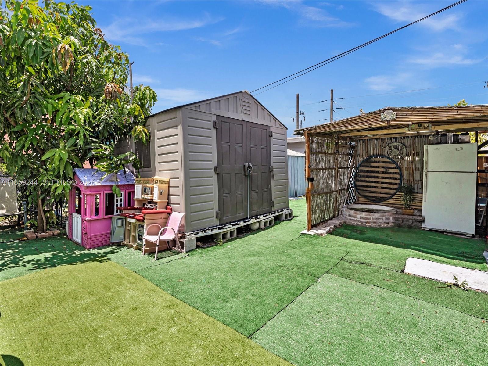 HOLLYWOOD PARK - Residential Income