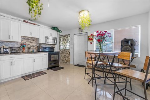 2128 Cleveland St Hollywood FL 33020