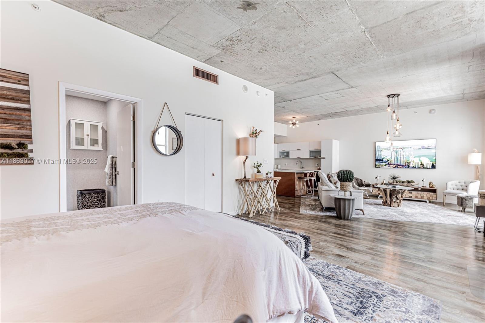 THE LOFT DOWNTOWN II COND - Residential