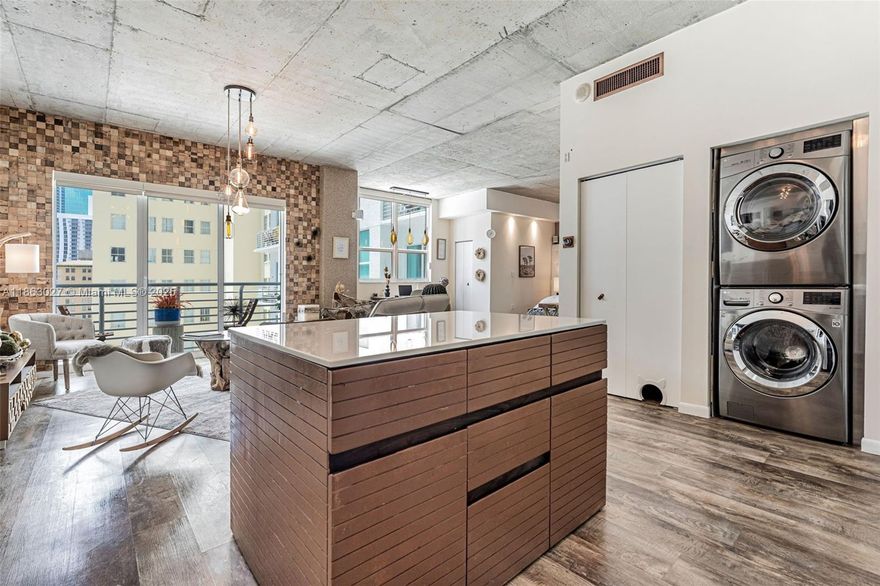 Experience vibrant Downtown Miami living in this updated furnished 1BD/1BA loft-style condo. This smart home features keyless entry, blackout and transparency shades, dimmable lighting, built-in speakers, and a custom walk-in closet. Enjoy partial bay and city views plus the convenience of a full-size washer/dryer. Located above the MetroMover for quick access to Brickell, UM, and hospital districts, and just steps from Bayside, Kaseya Arena, dining, and shopping. Building amenities include a rooftop pool, lap pool, gym, hot tub, and 24-hour concierge. Currently rented at $2,900/month with short-term rentals allowed, making it an ideal investment or stylish city home.