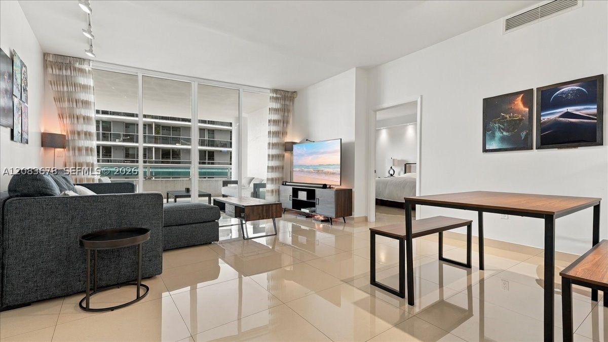 1800 N Bayshore Dr 612