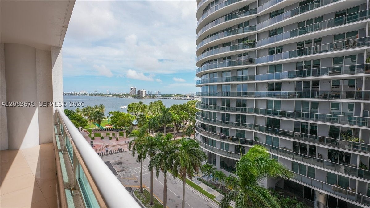 1800 N Bayshore Dr 612