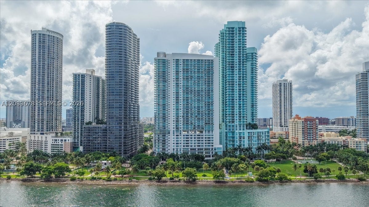 1800 N Bayshore Dr