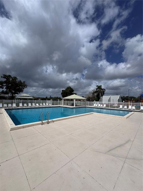 Tiny photo for 1532 W Harmony Lake Cir, Davie, FL 33324 (MLS # A12027556)
