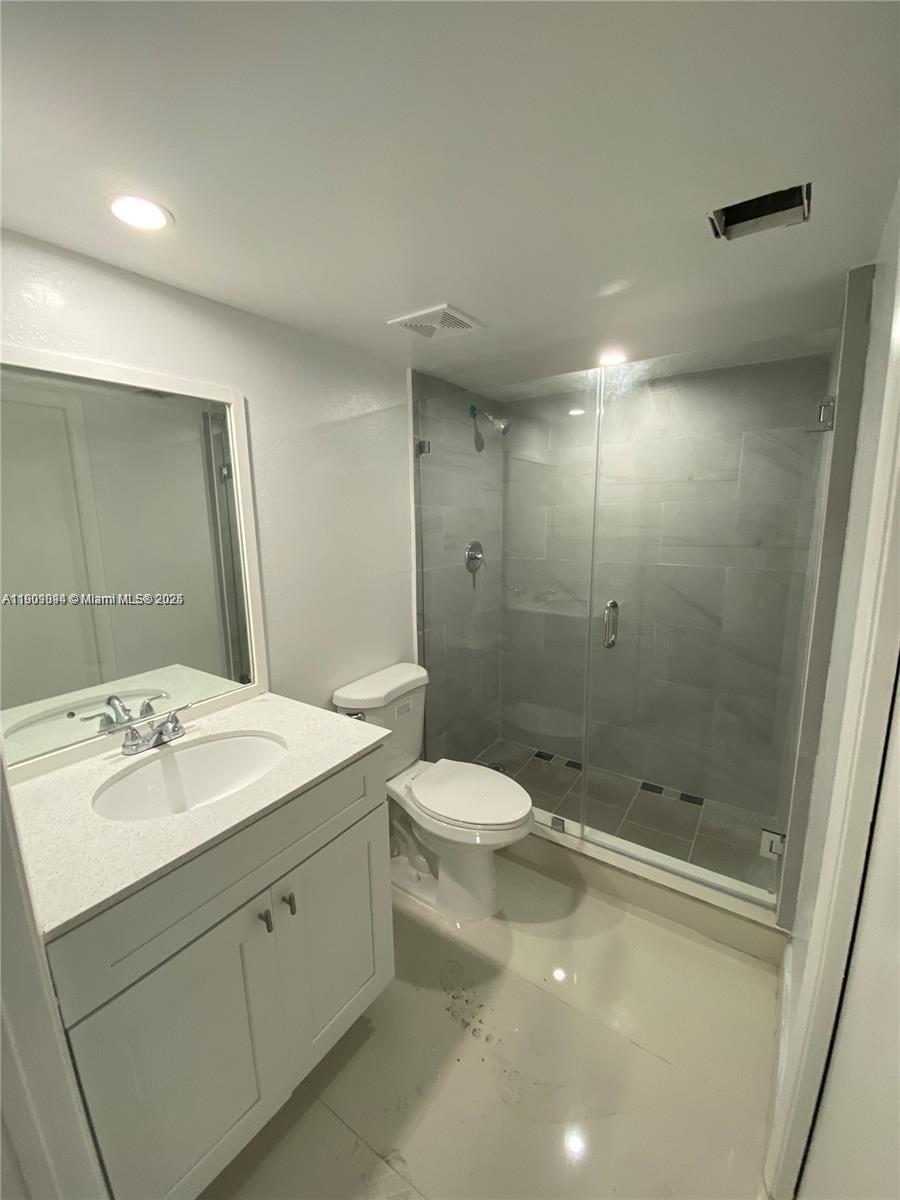 KENDALL LAKE TOWERS CONDO - Residential Lease