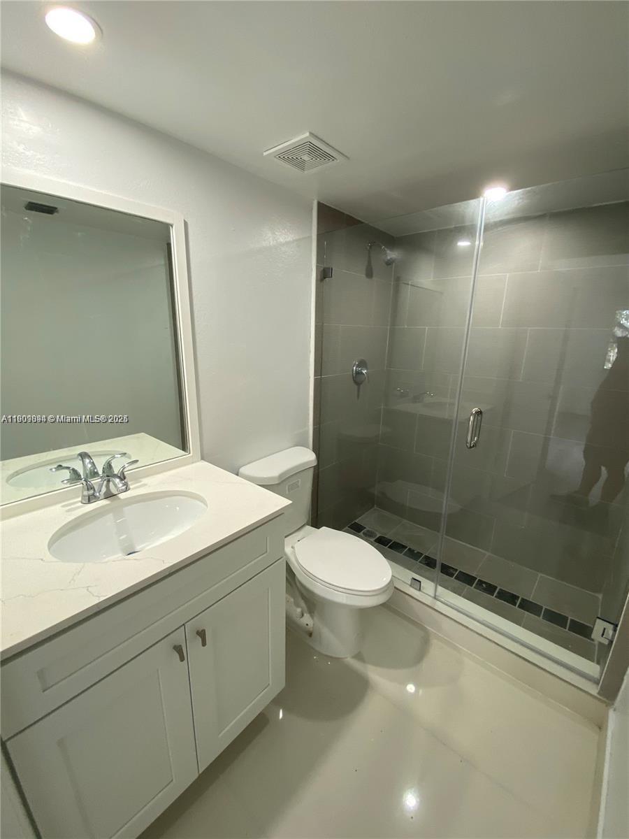 KENDALL LAKE TOWERS CONDO - Residential Lease