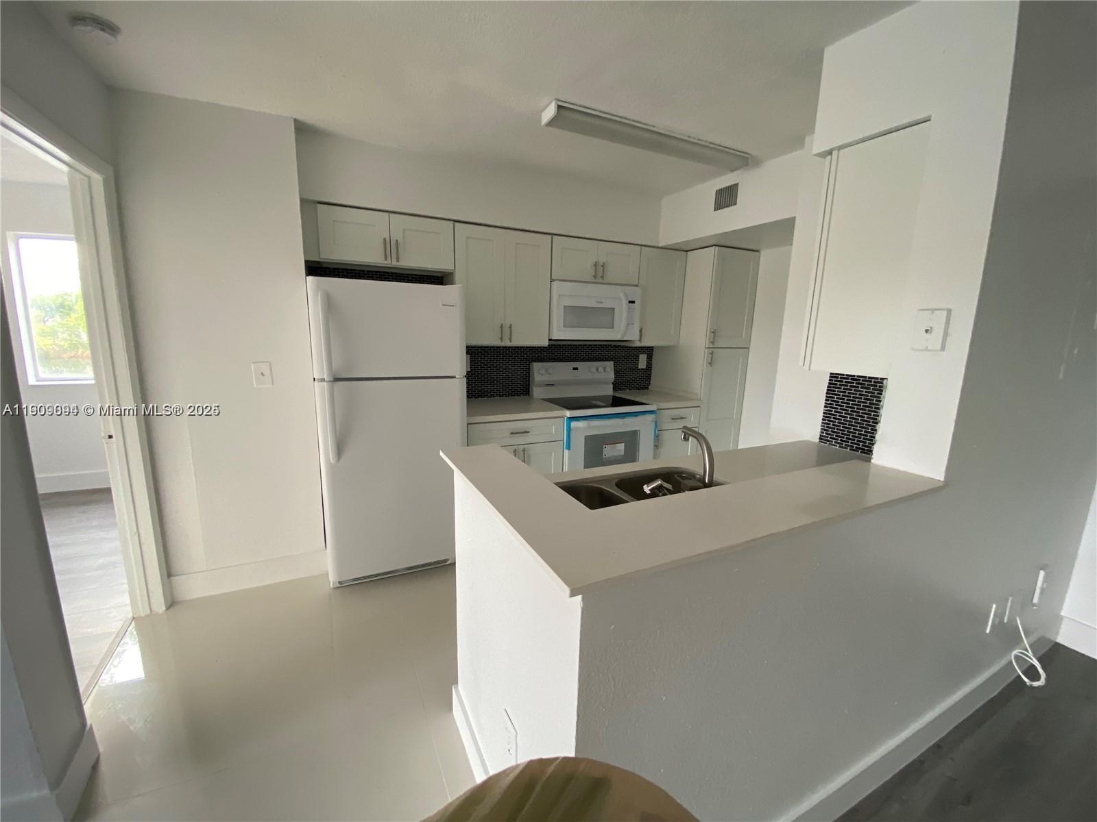 KENDALL LAKE TOWERS CONDO - Residential Lease