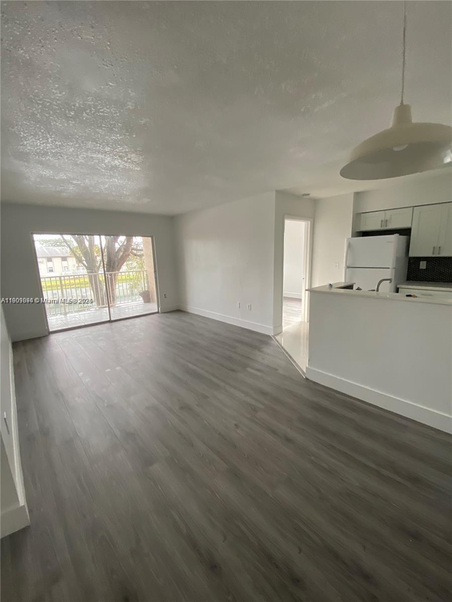 KENDALL LAKE TOWERS CONDO - Residential Lease