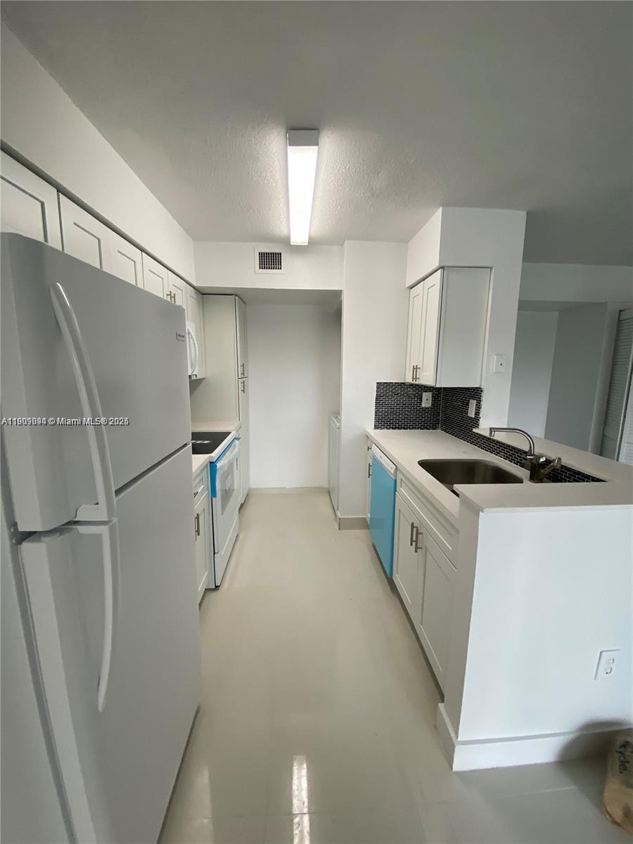 KENDALL LAKE TOWERS CONDO - Residential Lease