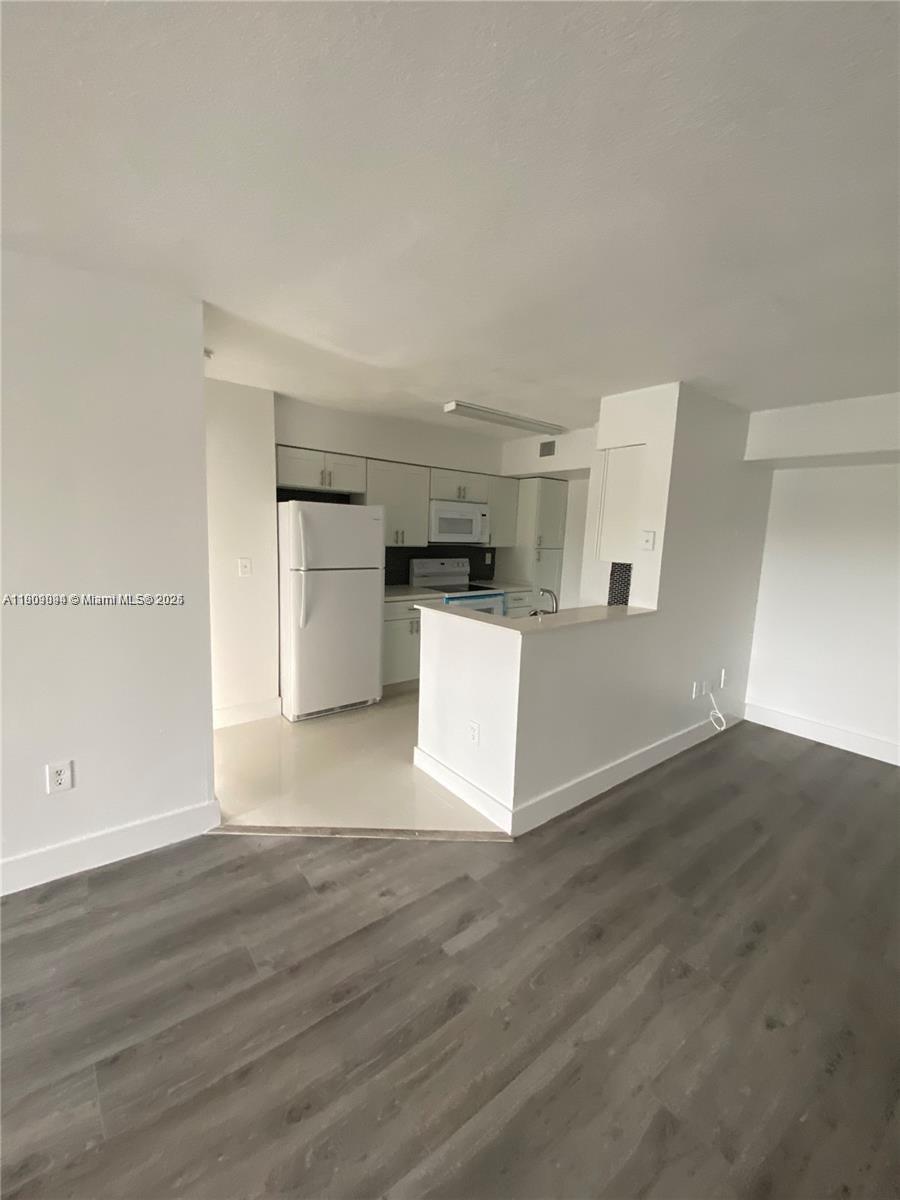 KENDALL LAKE TOWERS CONDO - Residential Lease