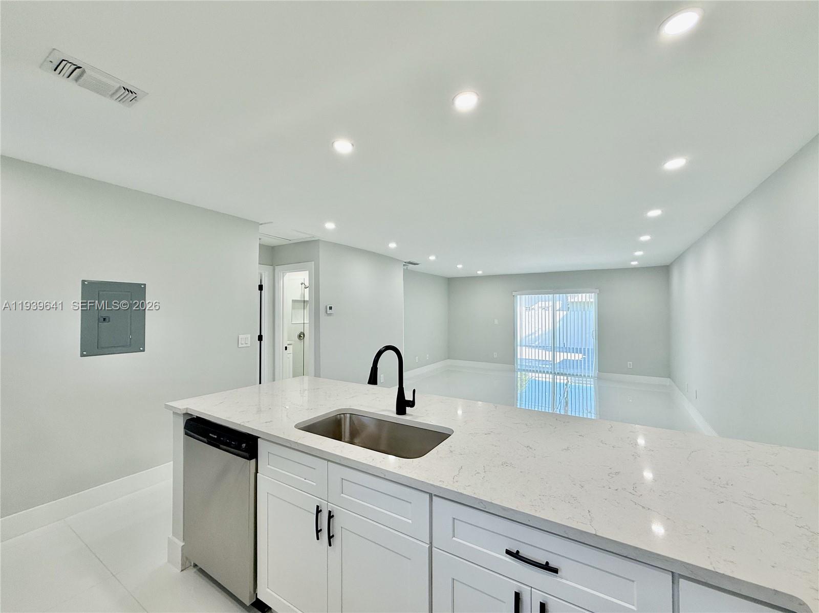 KARLAN TOWNHOUSE - Residential