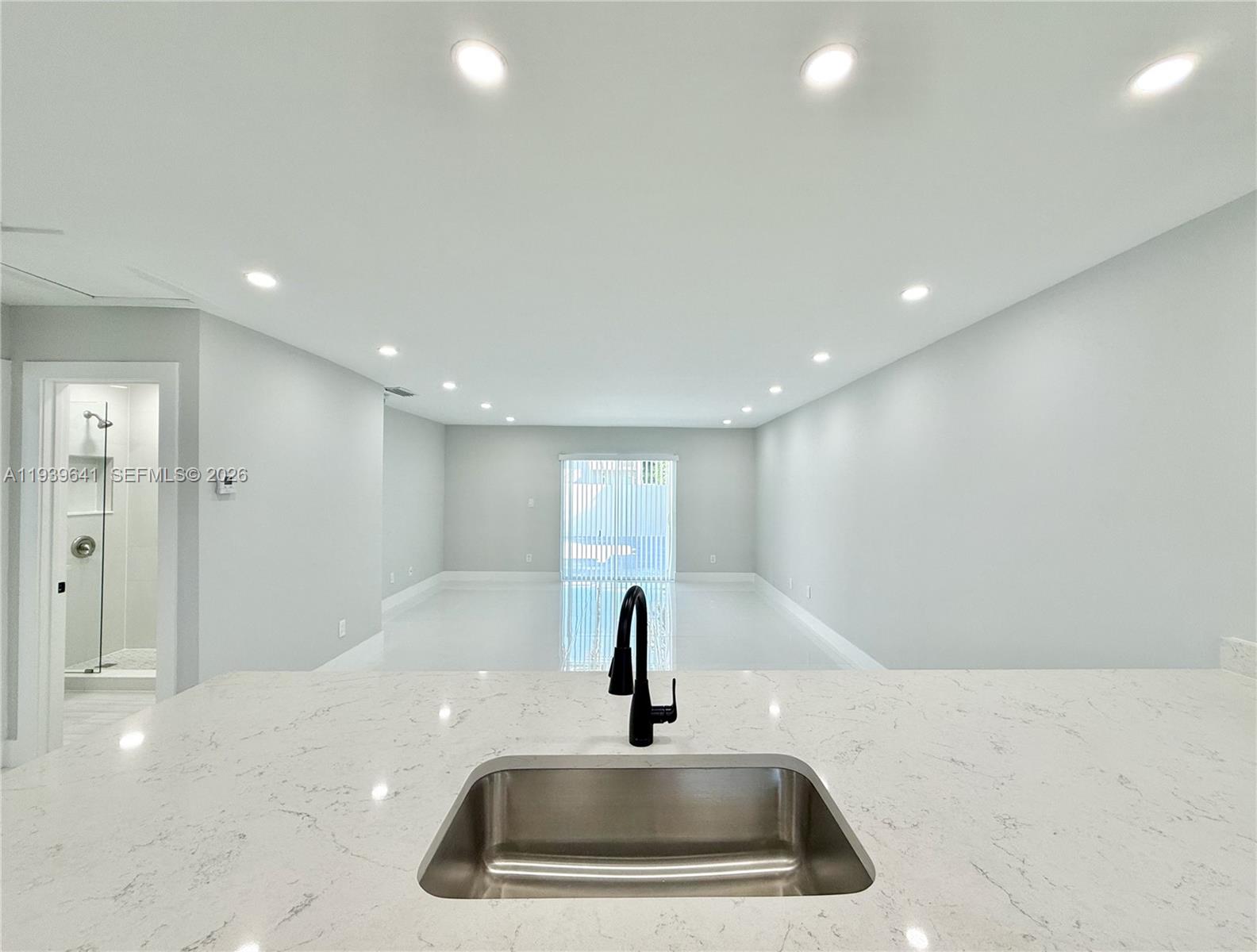 KARLAN TOWNHOUSE - Residential