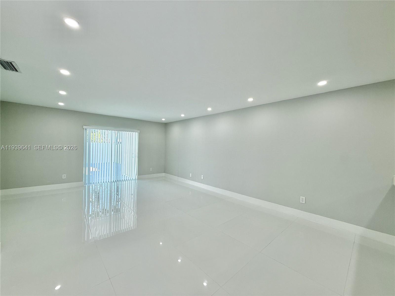 KARLAN TOWNHOUSE - Residential