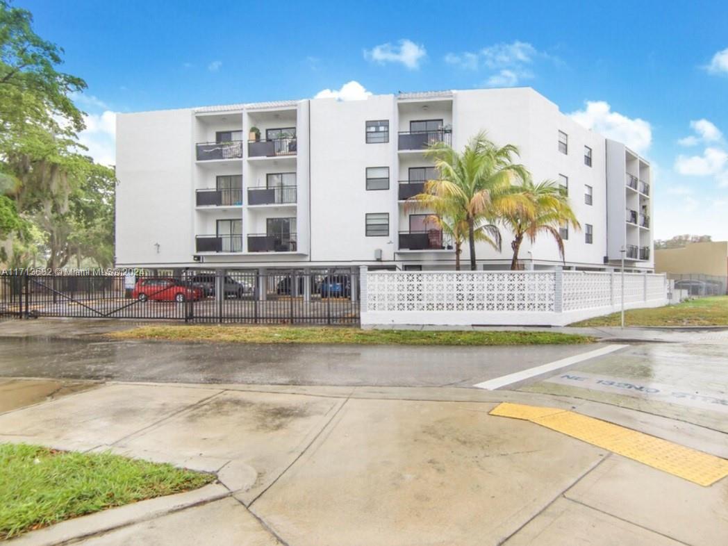 888 Ne 132nd St 303, North Miami, Miami-Dade County, Florida - 2 Bedrooms  
2 Bathrooms - 