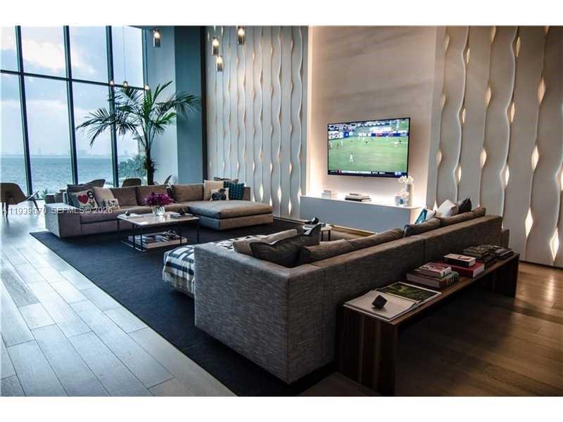 ICON BAY - Residential