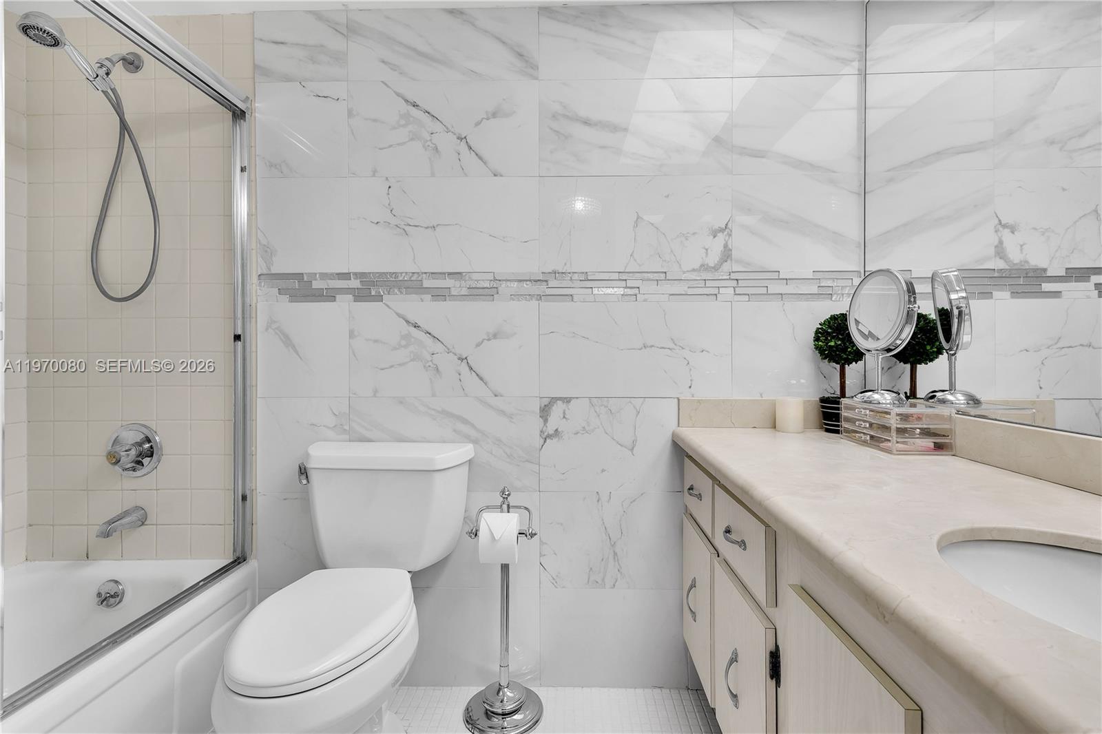 WINSTON TOWERS - Residential