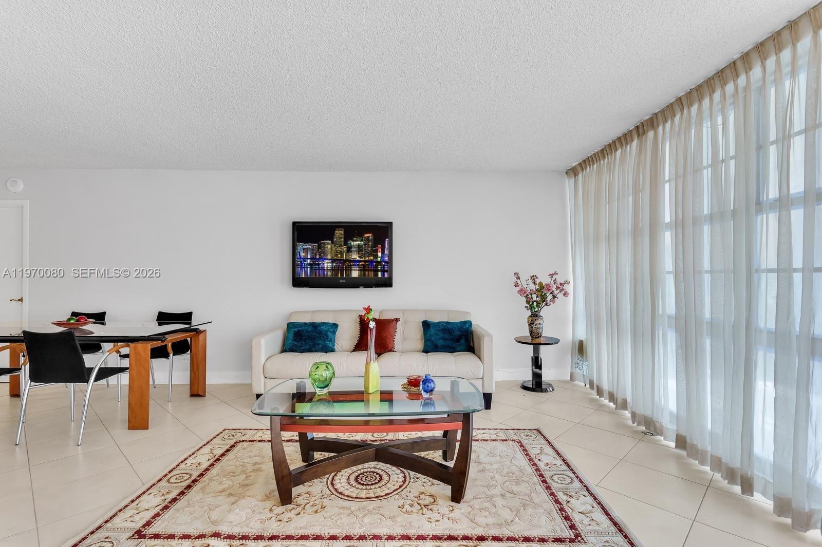 WINSTON TOWERS - Residential