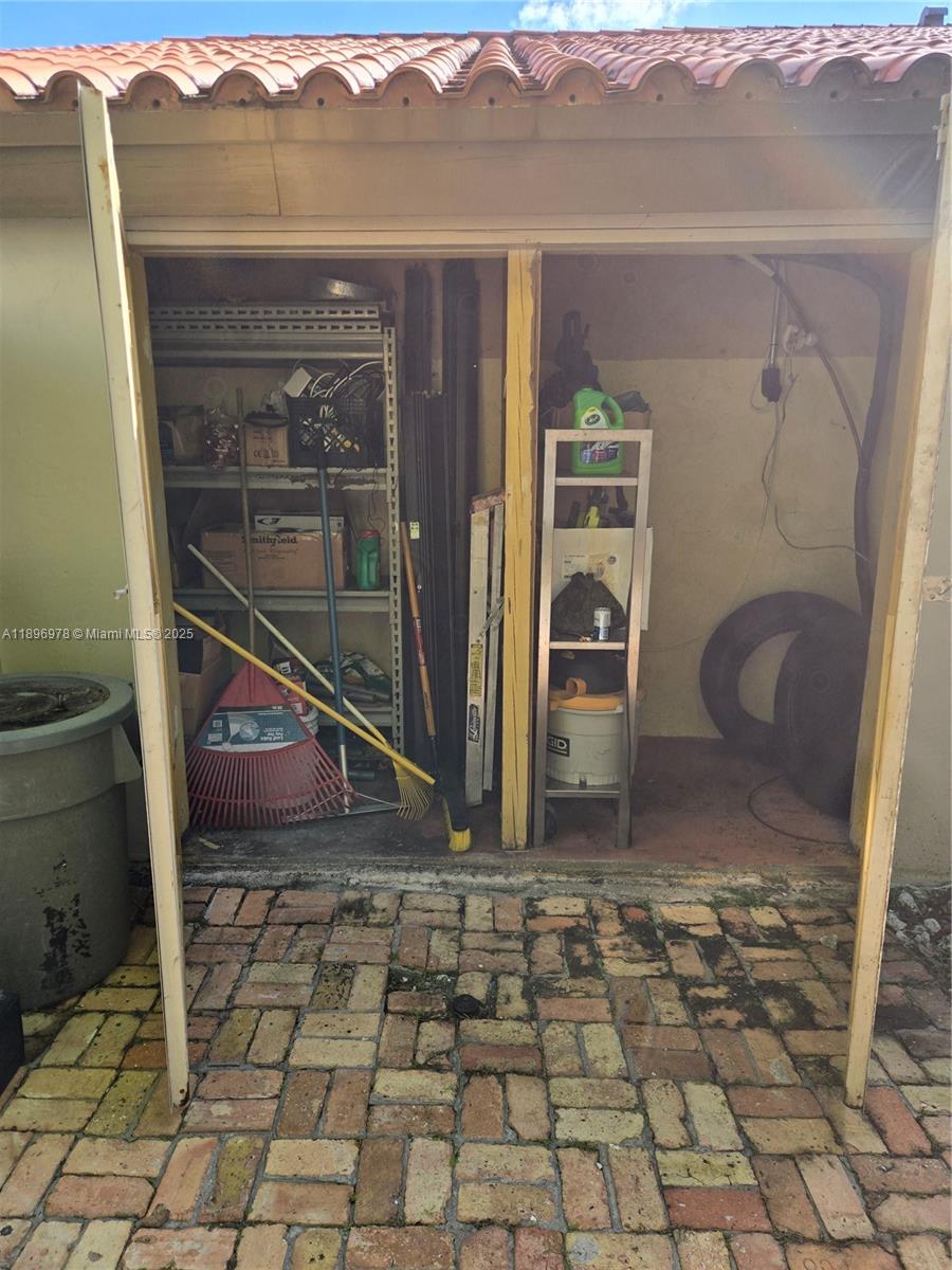 LINDGREN WEST - Residential