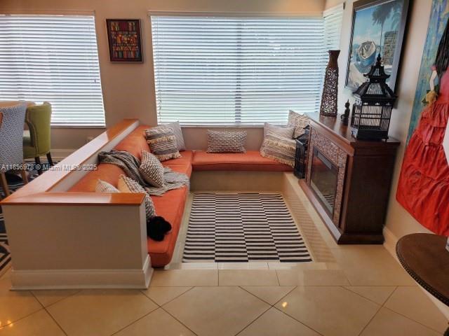 LINDGREN WEST - Residential