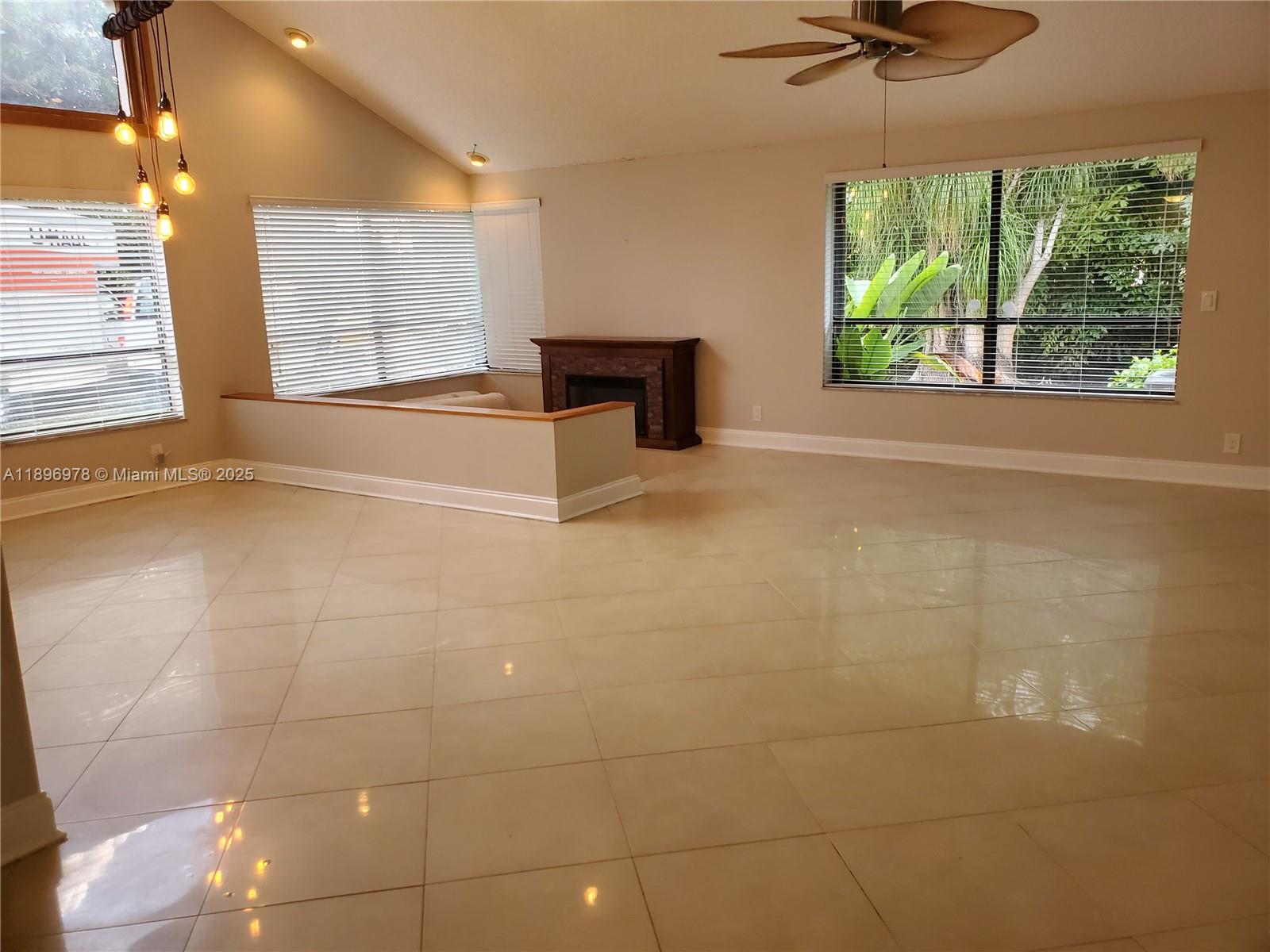 LINDGREN WEST - Residential