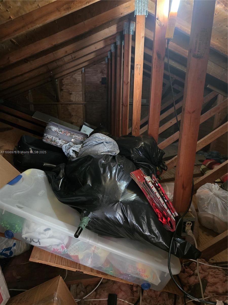 LINDGREN WEST - Residential