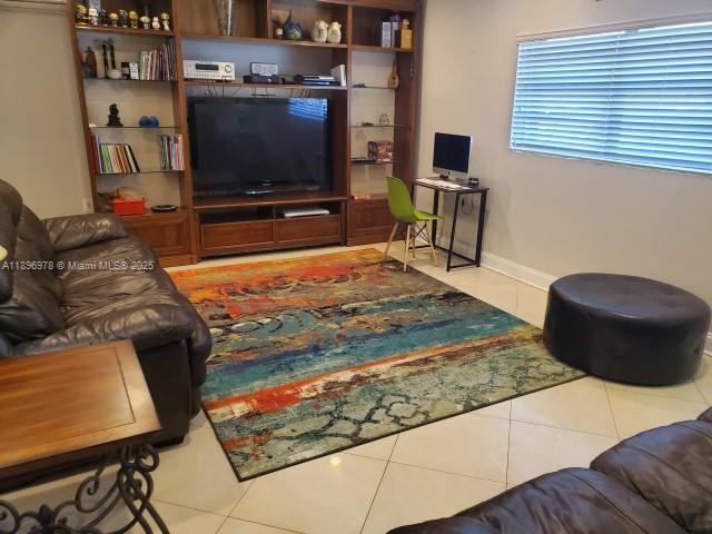 LINDGREN WEST - Residential