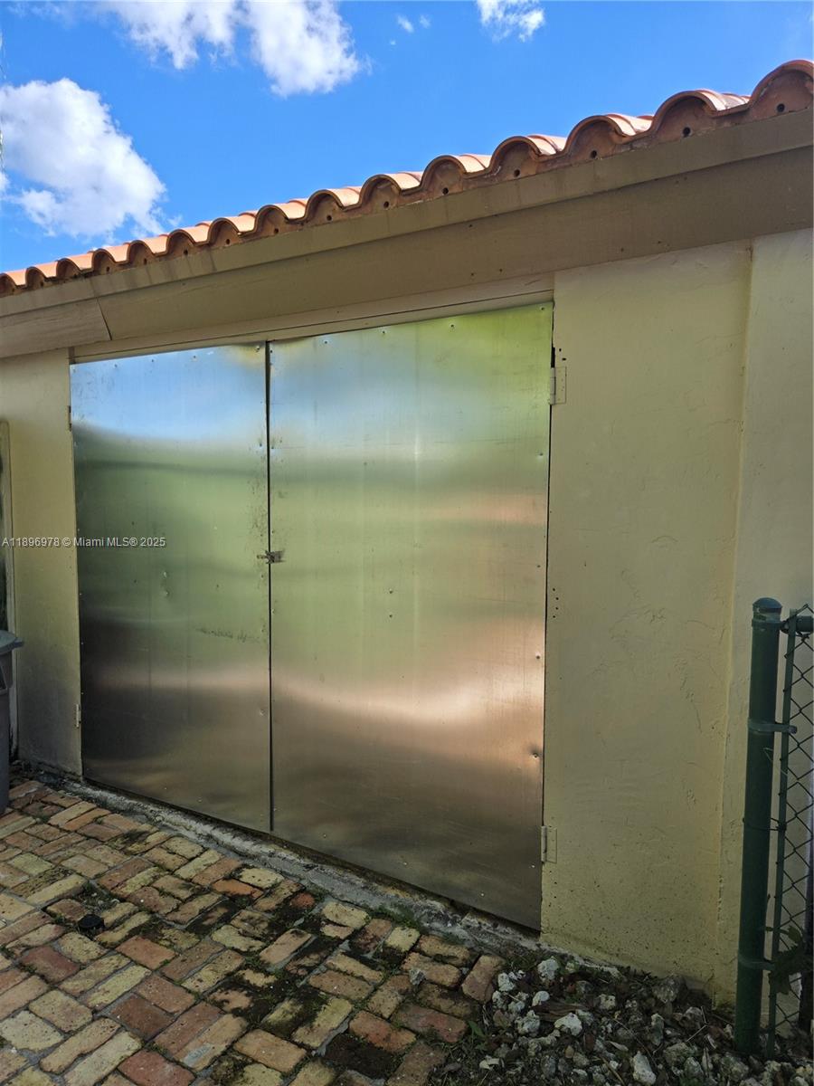 LINDGREN WEST - Residential