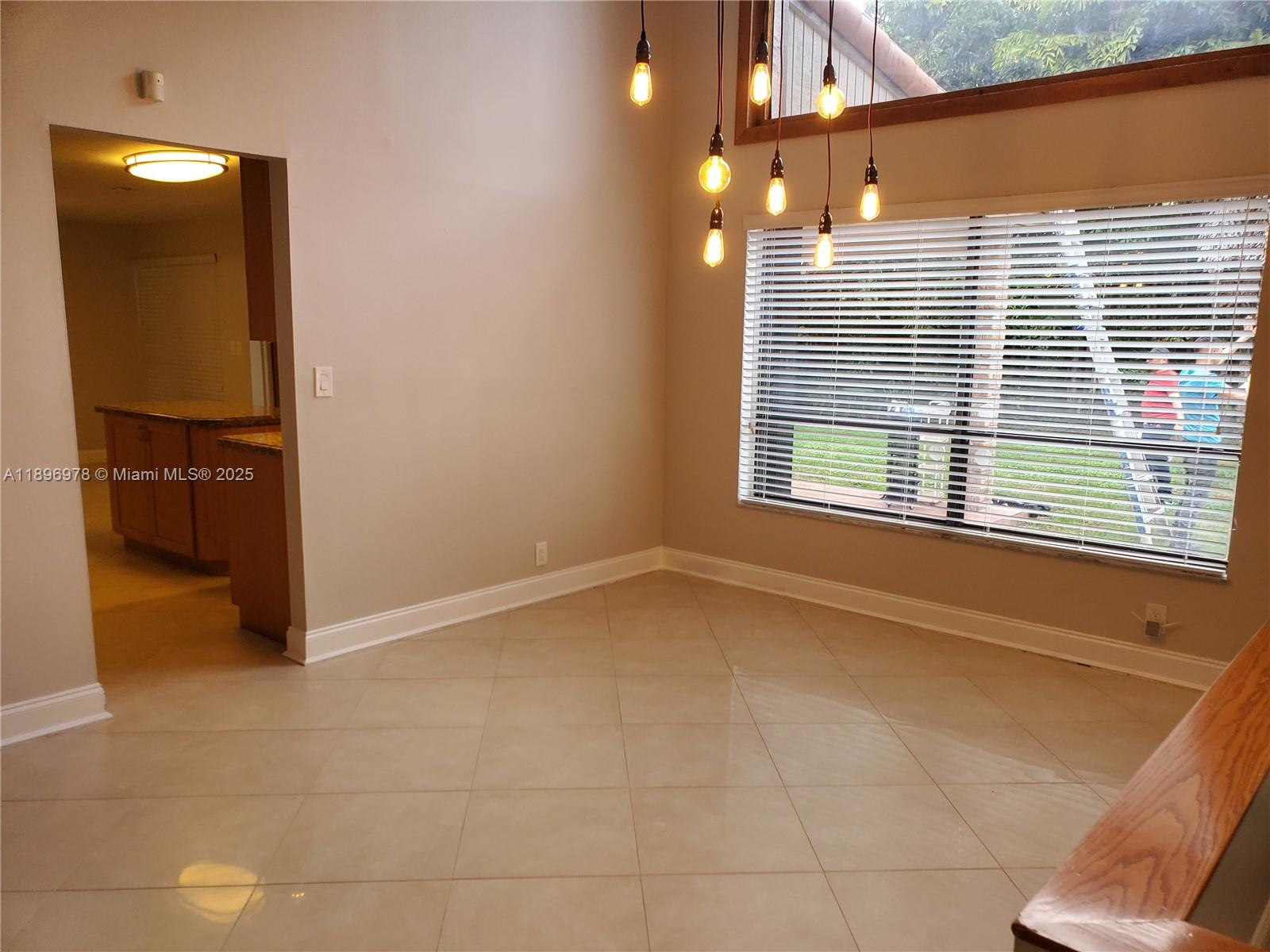 LINDGREN WEST - Residential