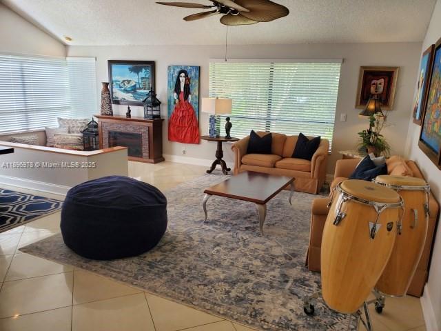 LINDGREN WEST - Residential